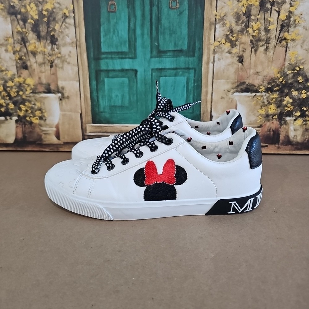 Disney Ground Up Minnie Mouse Women's Size 8 Embroidered Sneakers